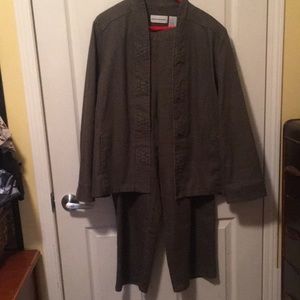 Alfred DUNNER olive pants suit